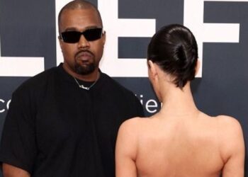 MEZTELENSÉG – Bianca Censori Grammy belépője mit sugall?