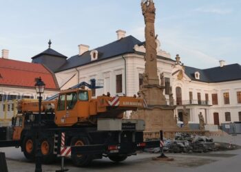 VÁRFELÚJÍTÁS – Várjuk, csak várjuk, hogy befejezzék végre