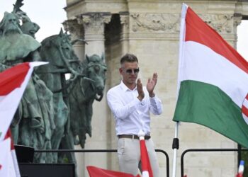 NYOMTASS TE IS! – Toronymagasan vezet a Tisza Párt