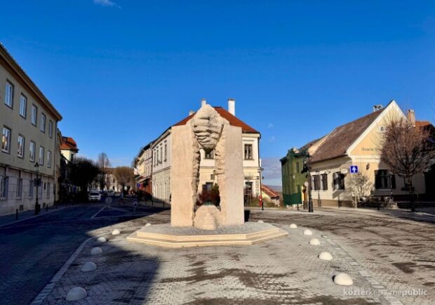 Veszprém szobor, ÁTFORMÁLÓDÓ KÖZTEREK – A láthatatlan szobrok városa, Veszprém