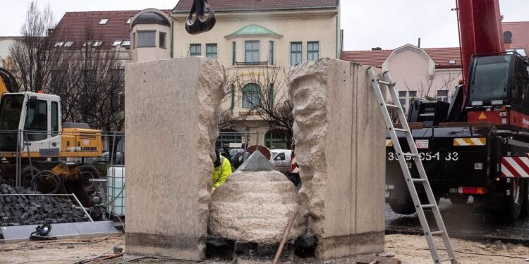 Veszprém szobor, ÁTFORMÁLÓDÓ KÖZTEREK – A láthatatlan szobrok városa, Veszprém