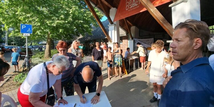 független vidéki sajtó, VIDÉKI LAPSZEMLE – Lázárinfó, csótányok, demonstráló strandolók