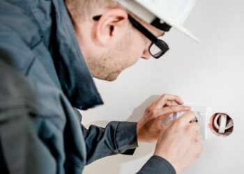 Falon kívüli konnektor használata