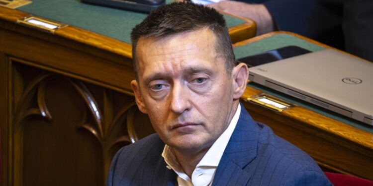 szakmai ártalom, SZAKMAI ÁRTALOM – Ki nem tapsol a végén?