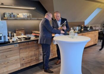 OLIVA – Huszonöt éve találkozási pont