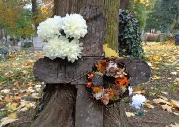 MINDENSZENTEK – A gyertya és a lángja