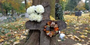 MINDENSZENTEK – A gyertya és a lángja