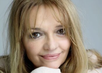 KÖNYV – Tari Annamária: Üresre töltve