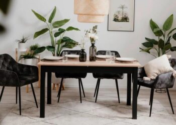 Egy nélkülözhetetlen bútor a lakásban: az étkezőasztal