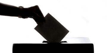 EURÓPA – Ír és holland választás a deepfake árnyékában