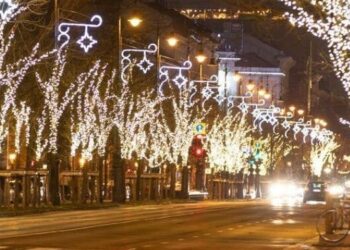 KITEKINTŐ &ndash; V&aacute;logat&aacute;s a f&uuml;ggetlen helyi sajt&oacute; &iacute;r&aacute;saib&oacute;l