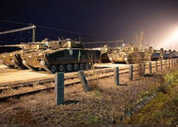 GYULAFIR&Aacute;T&Oacute;T &ndash; Gyalogs&aacute;gi harcj&aacute;rművek a főutc&aacute;n