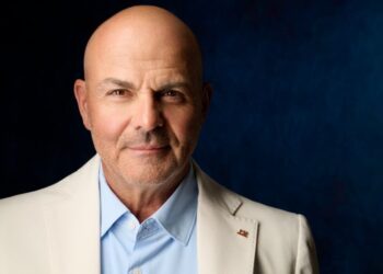 KÖNYV – Határtalan keretek