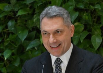 ADU&Aacute;SZ &ndash; Mindent visz L&aacute;z&aacute;r?