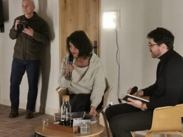 Holtszezon, HOLTSZEZON – Az élet maga a vers