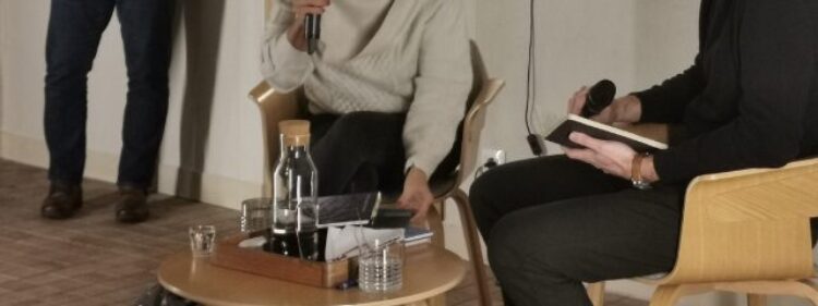 HOLTSZEZON – Az élet maga a vers