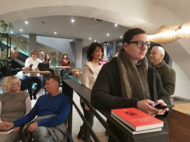Holtszezon, HOLTSZEZON – Az élet maga a vers