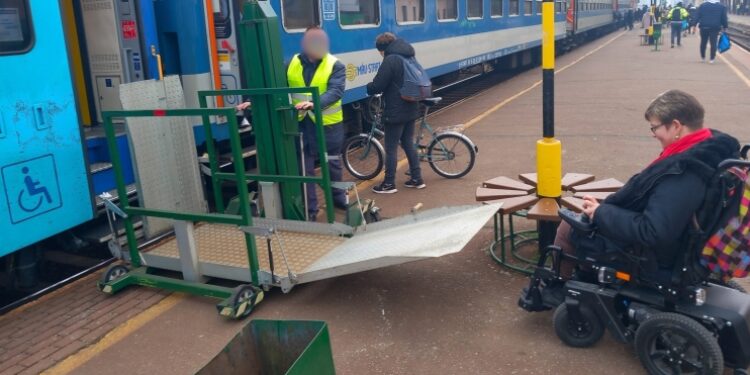 helyi független sajtó, KITEKINTŐ – Lutri a kerekesszékes vonatozás és a szabolcsi almacentrum sorsa