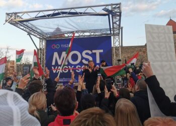 MAGYAR P&Eacute;TER V&Aacute;RPALOT&Aacute;N &ndash; Meg&aacute;ll&iacute;tjuk az orb&aacute;ni maffi&aacute;t