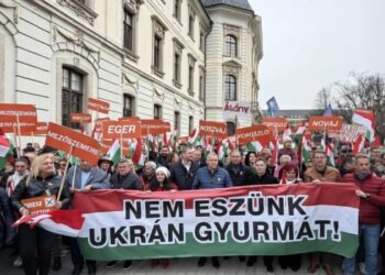 KITEKINTŐ &ndash; BYD-botr&aacute;nyr&oacute;l, akkugy&aacute;r miatti fesz&uuml;lts&eacute;gekről &eacute;s iskolai kamp&aacute;nyr&oacute;l &iacute;rtak vid&eacute;ken