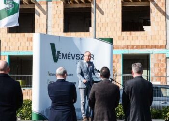 SZUBJEKT&Iacute;V &ndash; Munk&aacute;ssz&aacute;ll&oacute;? Kinek&nbsp;&eacute;p&uuml;l &eacute;s kinek&nbsp;kellene?