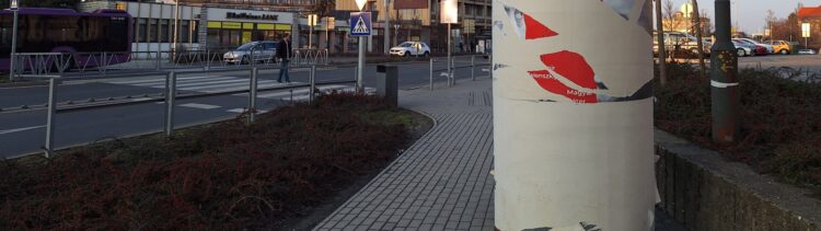 VÉLEMÉNYNYILVÁNÍTÁS – Minden plakátot letéptek
