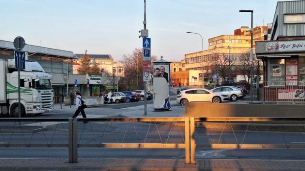 véleménynyilvánítás, VÉLEMÉNYNYILVÁNÍTÁS – Minden plakátot letéptek