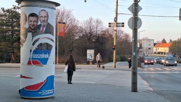 véleménynyilvánítás, VÉLEMÉNYNYILVÁNÍTÁS – Minden plakátot letéptek