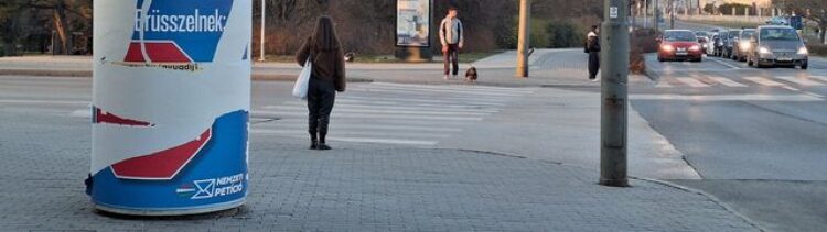 VÉLEMÉNYNYILVÁNÍTÁS – Minden plakátot letéptek