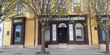 FEKETE SAS GY&Oacute;GYSZERT&Aacute;R &ndash; &Uuml;res lett a helye a belv&aacute;rosban