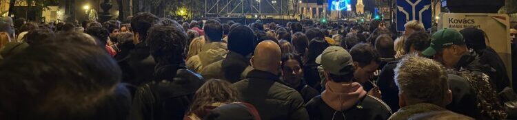 RENDSZERBONTÓ – Lehet-e indulatokból építő közösségi élmény?