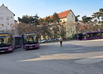 AL&Aacute;&Iacute;R&Aacute;SGYŰJT&Eacute;S &ndash; Tiltakoznak a&nbsp;lak&oacute;k a&nbsp;buszfordul&oacute;ba tervezett erőmű miatt