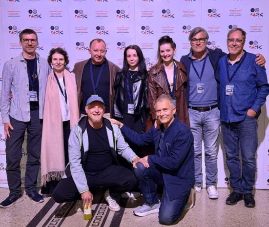 Föld és vas, FILM – Föld és vas