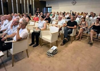 ARANYOS-V&Ouml;LGY &ndash; A&nbsp;glob&aacute;lis kl&iacute;mav&aacute;ls&aacute;g mindent fel&uuml;l&iacute;r
