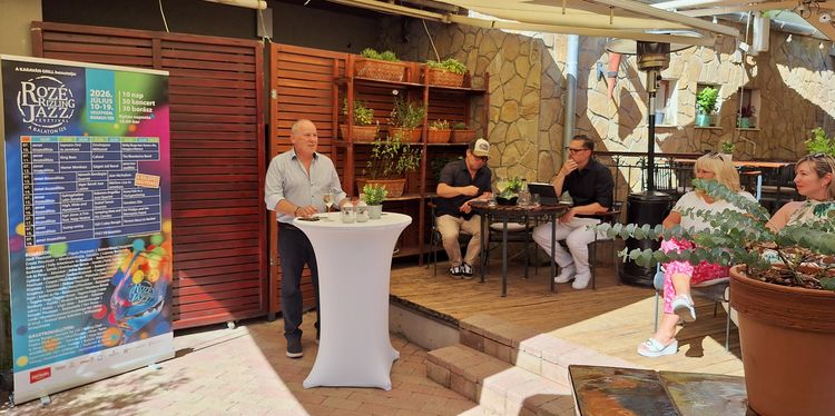 ROZ&Eacute;, RIZLING, JAZZ FESZTIV&Aacute;L &ndash; Ism&eacute;t buli lesz az &Oacute;v&aacute;ros t&eacute;ren