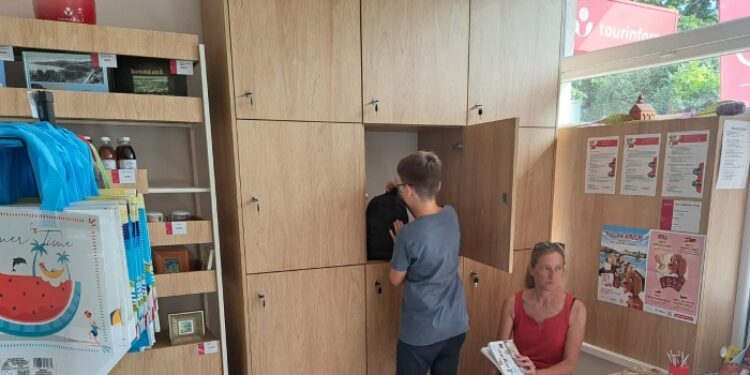 csomagmegőrző, Napi morgó – Az egyik szemem sír, a másik nevet