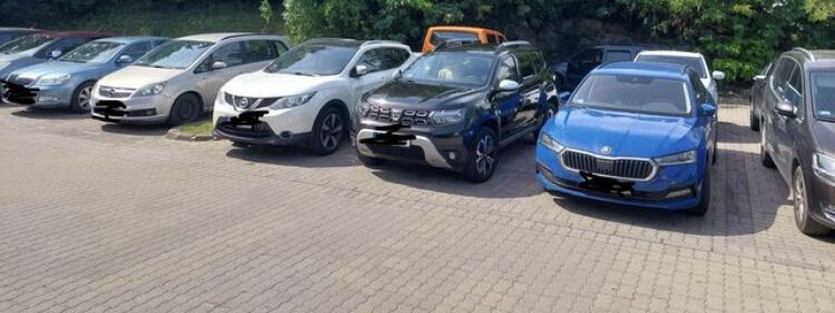 OLVASÓNKTÓL – Parkolási mizéria a kis Tescónál