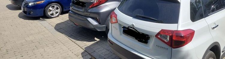 OLVASÓNKTÓL – Parkolási mizéria a kis Tescónál
