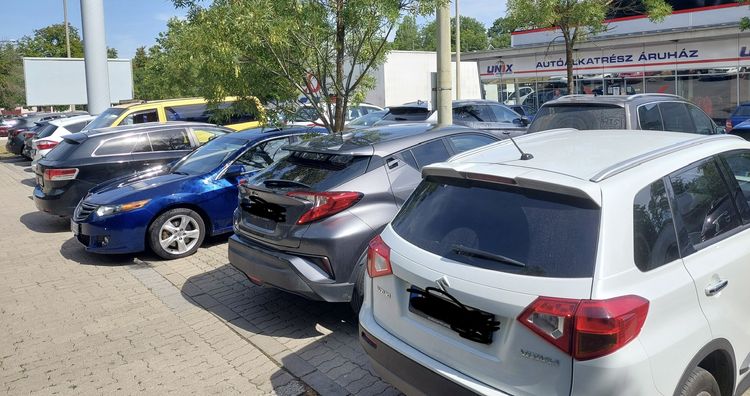 parkoló, OLVASÓNKTÓL – Parkolási mizéria a kis Tescónál
