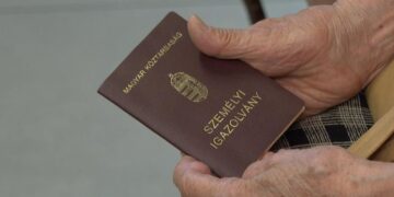 BEL&Uuml;GYMINISZT&Eacute;RIUM &ndash; Seg&iacute;ts&uuml;nk idős hozz&aacute;tartoz&oacute;inknak az okm&aacute;nycser&eacute;ben!