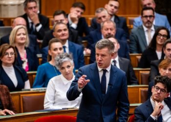 SZUBJEKTÍV – Üzenet Magyar Péter bírálóinak: nem lehet kesztyűs kézzel rendszert váltani
