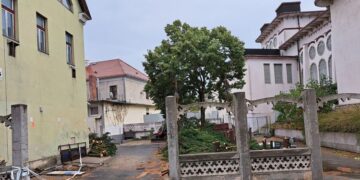 SZ&Iacute;NH&Aacute;ZREKONSTUKCI&Oacute; &ndash; Forgalmi dug&oacute;, bont&aacute;s, fakiv&aacute;g&aacute;s