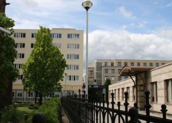 KÓRHÁZI KÓRTÖRTÉNET – Röntgen, CT, poloska, lift, várólista