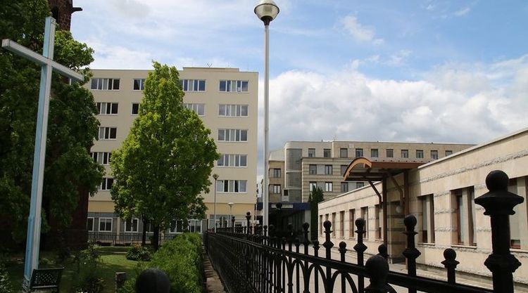 kórház, KÓRHÁZI KÓRTÖRTÉNET – Röntgen, CT, poloska, lift, várólista