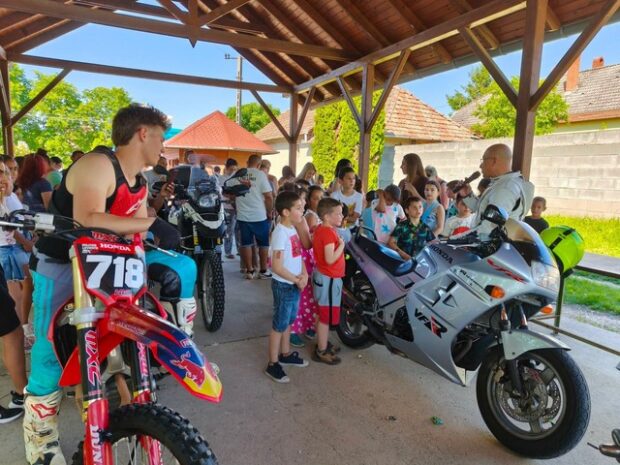 guruló motorosok,, MOTOROSOK AKCIÓJA – Guruló jótevők az öt árváért