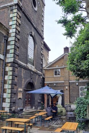 templomok, MÁSHOL BEVÁLT – Életközeli templomok