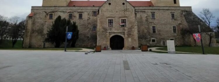 TÚLBETONOZVA – Beton és térkő országa vagyunk