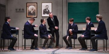 SZUBJEKT&Iacute;V &ndash; A Holt k&ouml;ltők t&aacute;rsas&aacute;ga a Veszpr&eacute;mi Petőfi Sz&iacute;nh&aacute;zban