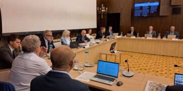 K&Ouml;LTS&Eacute;GVET&Eacute;S-M&Oacute;DOS&Iacute;T&Aacute;S &ndash; K&eacute;t &eacute;s f&eacute;l milli&aacute;rddal kevesebb a kassz&aacute;ban