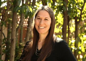 KÖNYV – Mondd el, hol fáj